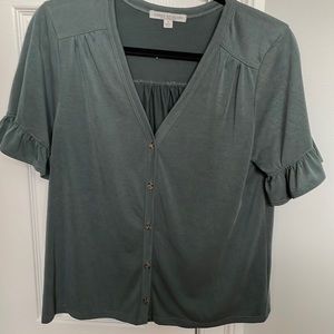 V neck button down forest green short frilly sleeved top